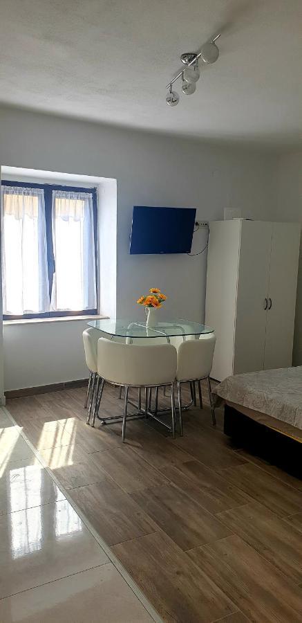 Apartments And Room Vela Сень Экстерьер фото