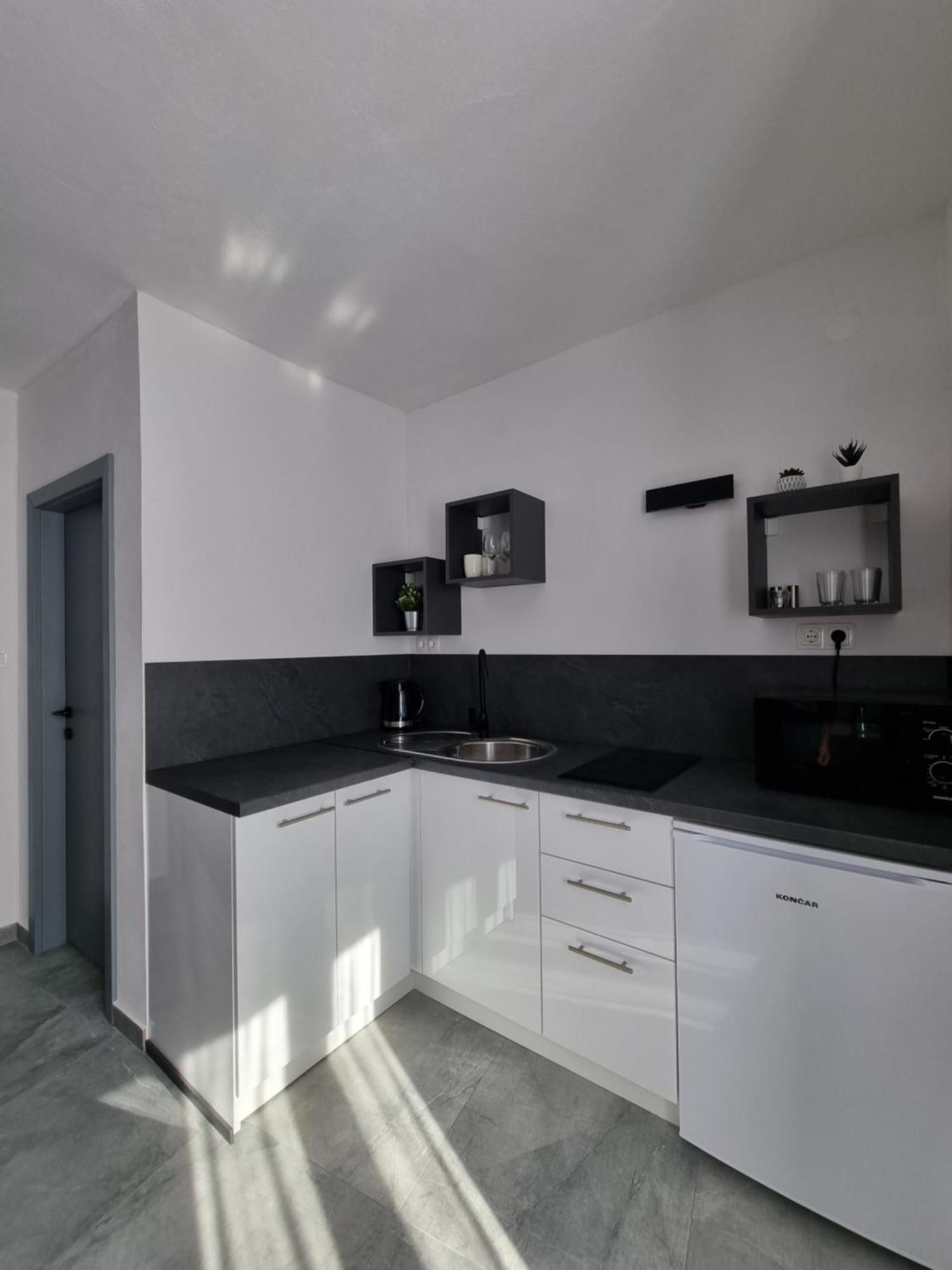 Apartments And Room Vela Сень Экстерьер фото